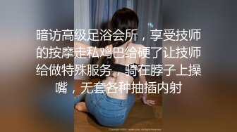 街头抄底出来旅游的红裙子少妇