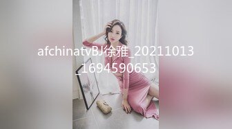  新流出民宿酒店偷拍 性感情趣内衣美女和男友一边玩手机一边做爱