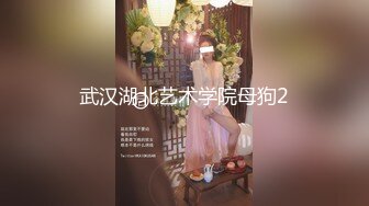 和女友在外面的车里直接做了起来