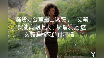 奶瓶. 性感白色吊帶上衣搭配牛仔褲 身姿苗條曼妙 致美腿性感動人