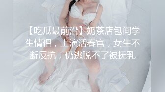 男友玩着手机小骚逼自己坐上来