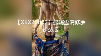 大妈好狂野穿着女仆装逼带大铁链