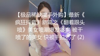 妹子全裸躺在床上自慰自己的小逼逼