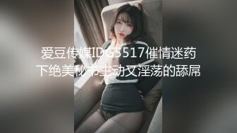 不想打扰正午睡的怀孕7、8个月媳妇,褕褕扒下她睡衣睡裤,拿著J8在外面摩擦,对著肚子里孩子说,妳妈正被用这个J8艹著