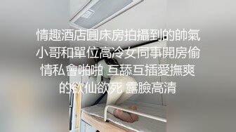 大叔勾搭美容院老板娘 美容床上无套后入 谁知顾客竟推开了门...