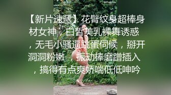 十二月新流出魔手外购写字楼女厕开着闪光灯高清偷拍白领姐姐尿尿运动鞋美女逼痒不停抠