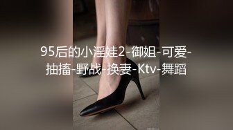 作者门口蹲守两个风韵少妇，喜欢第一个很骚