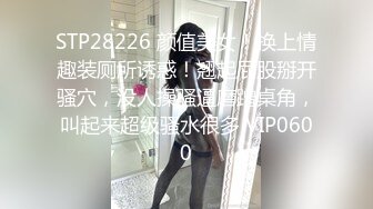 女神级清秀苗条小姐姐约到酒店身穿一袭性感连衣裙