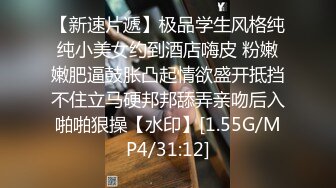  艺术学院皮肤白皙的极品骚货跟大哥激情3P，一字马性爱高难度姿势抽插，交大鸡巴舔逼揉奶浪叫呻吟精彩刺激