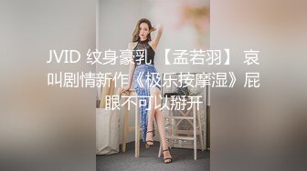 美女包臀裙骚丁边走边吃