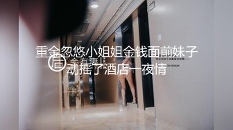 气质性感的牛仔短裤美女被鸡巴粗大的中年男狠狠抽插,越是鸡巴大不好进越挑高难度动作干,美女干痛了不配合!