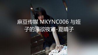 方子萱 經典的白色束胸與蕾絲吊襪 勾勒出她高挑凹凸別致嬌軀