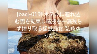 -红灯区战神之无毛小骚逼躺在床上等草 让大哥吃奶玩逼 压在身下爆草