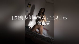 绿衣长裙四眼妹子，走路慢悠悠的，可能是刚才尿尿时姨妈血流的有点多~