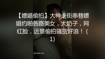 科技园便利店穿条纹上衣蓝内靓妹❤️又深又长v的臀沟把手纸都夹里面了