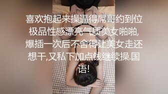 眼镜斯文OL少妇下班回家小公园闲逛,大胆扒下吊带露奶,脱了内裤看穴