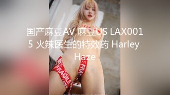 网红脸娇小身材妹子和炮友激情啪啪深喉口交，上位快速抽动特写视角猛操呻吟娇喘