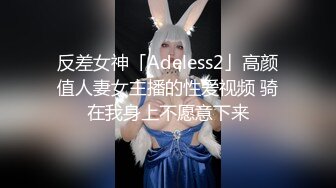 漂亮眼睛有点像混血红唇美女，露臀白网袜电臀诱惑，拨开内裤露多毛小穴，手指拍打大量出水，顶级美腿玩一年