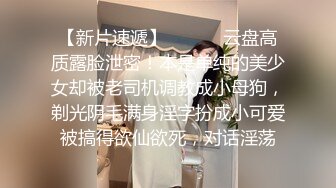  漂亮熟女阿姨 上来小帅哥 你不要紧张 我插进来了 小伙貌似操逼不多 阿姨无套插入他非要戴套