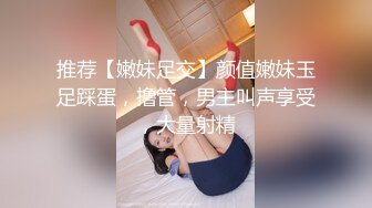 颜值不错苗条嫩妹子性感吊带