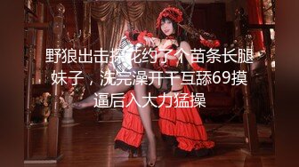 2021九月最新流出54D7精品厕拍《顶级女神,高端白领,白富美重磅来袭》黑T恤白长裙披肩发女神