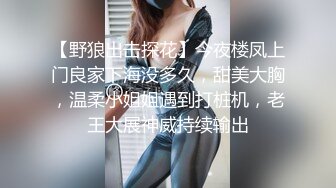 人妖系列之粉红色内衣妖妖可爱笑容伸出舌头舔屁眼做独龙手指头扣进去翘起屁股让操后门就是爽