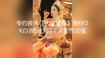 《顶级☀️摄影大咖》行业内十分知名新时代的网黄导演EdMo乱伦精品~大波宅女闺房紫薇居然让哥哥帮拿按摩棒观战受不了真肉棒上场