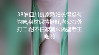 小妖精骚货TS徐雅婷被小猛男后入，强攻后逼逼，闺蜜在旁边偷笑：看把这小贱货肏的好浪啊，淫叫不停 都操软射了！ 