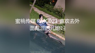 苗條精瘦小姐姐鏡頭前現場表演道具振動棒插穴自慰 穿著開檔黑絲翹起屁股後入騎坐深插呻吟淫水泛濫 逼逼被操多得黑了 對白淫蕩