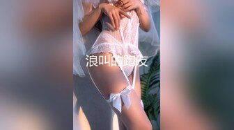 两个华人小伙找了个泰国漂亮美女，前后夹击角度完美，身材好又听话，跑到阳台上口交，被折腾得瘫在床上累的够呛!