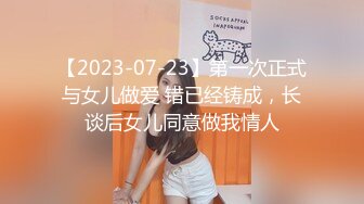 性感淘气女孩梅丽莎·摩尔和莱利·里德给他们的书呆子继父做了一次肮脏的化妆