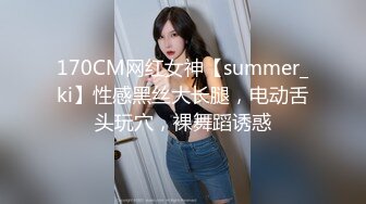 爬气窗偷窥漂亮打工小嫩妹洗香香