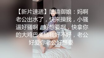 黄发骚女和炮友啪啪，爆炸糖口交上位自己动开腿大力猛操，很是诱惑喜欢不要错过