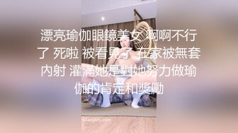 【萝莉和御姐姐妹花】开裆黑丝上位骑乘，两女69互舔骚逼呻吟娇喘诱人，很是诱惑喜欢不要错过