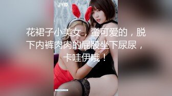 【新片速遞】 黑丝连体情趣内衣配上轻熟女，绝配丰满大奶子，道具自慰插穴特写逼逼淫水超多