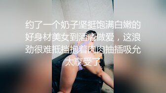 操完后老婆不尽兴把玩骚逼，水多多