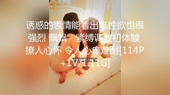 颜值区网红级大眼睛美女下海黄播，吊带小背心揉捏奶子