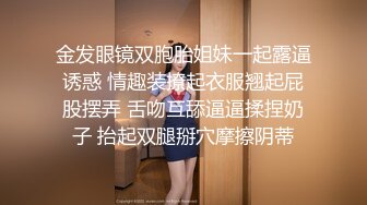   勾魂的小野猫露脸换上性感的黑丝情趣装诱惑大哥激情啪啪，让大哥揉奶玩逼从床下干到床上浪荡呻吟精彩刺激