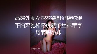 专注人前露出与路人同框美腿女神GI9ZA视图集，公园超市广场哪人多往哪去和老登一起锻炼 (4)