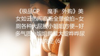 金发小姐姐双女秀！女同扣穴黄瓜互插！骚逼撞击淫水拉丝，爽的呻吟不断，穿戴假屌草逼，极度淫骚