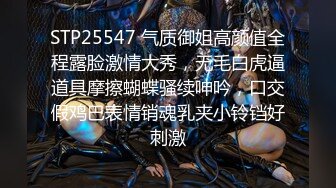  黑客破解家庭网络摄像头偷拍 两个巨乳少妇日常生活在客厅和老公啪啪