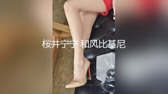 《极品CP 魔手 外购》技术型坑神巅峰厕拍！闯入大学校园女洗手间隔板缝中高清偸拍多位小姐姐方便，露脸照同步私处放尿