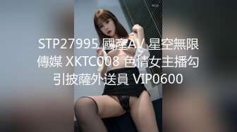 车展现场抄底大长腿美女车模和漂亮的美女职员 (2)