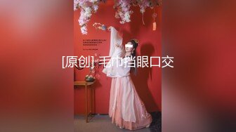  小丑探花深夜约操骚熟女，撩起衣服掏出奶子舔，伸进内裤摸穴，转战床上舔屌交，大屁股骑乘爆插