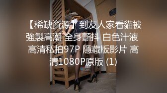 奶茶店女厕白短衫牛仔裤清秀小妹,两片红嫩的微毛鸡冠唇真想蹭蹭