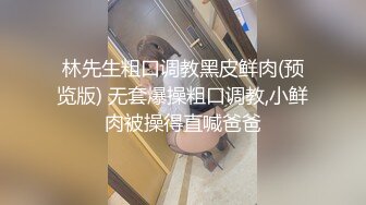 抄底跟小男友逛街的漂亮美眉