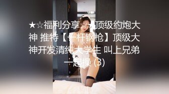 约极品美臀女技师按摩调情,脱下黑丝摸穴舔逼,翘屁股后入套子掉了内射