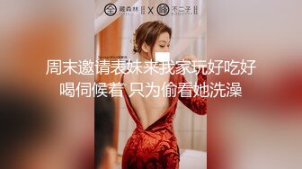 幸福老哥双飞00后嫩妹一线天极品美穴，情趣肚兜大白美乳，轮流骑上来抽插，近距离视角特写，操完两个妹纸互玩