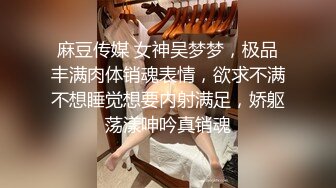 商场女厕近距离偷拍美少妇的微毛小嫩B