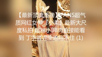  皮肤很白身材苗条的极品女神，和双男无套，前后夹击淫乱至极